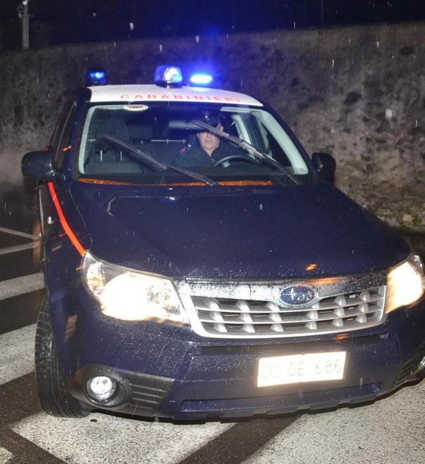 Colpisce carabiniere con pugni e calci e finisce in manette 