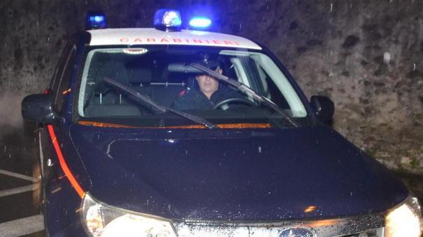 Colpisce carabiniere con pugni e calci e finisce in manette