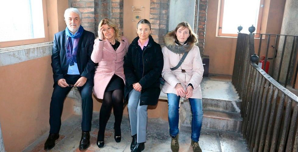 Ecco il “salottino” sulla Ghirlandina 