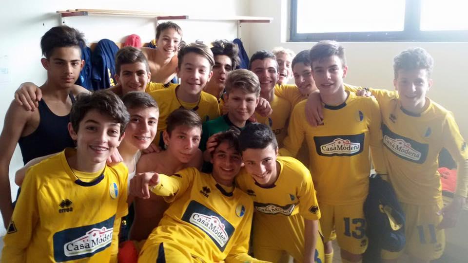 Il selfie dei Giovanissimi del Modena