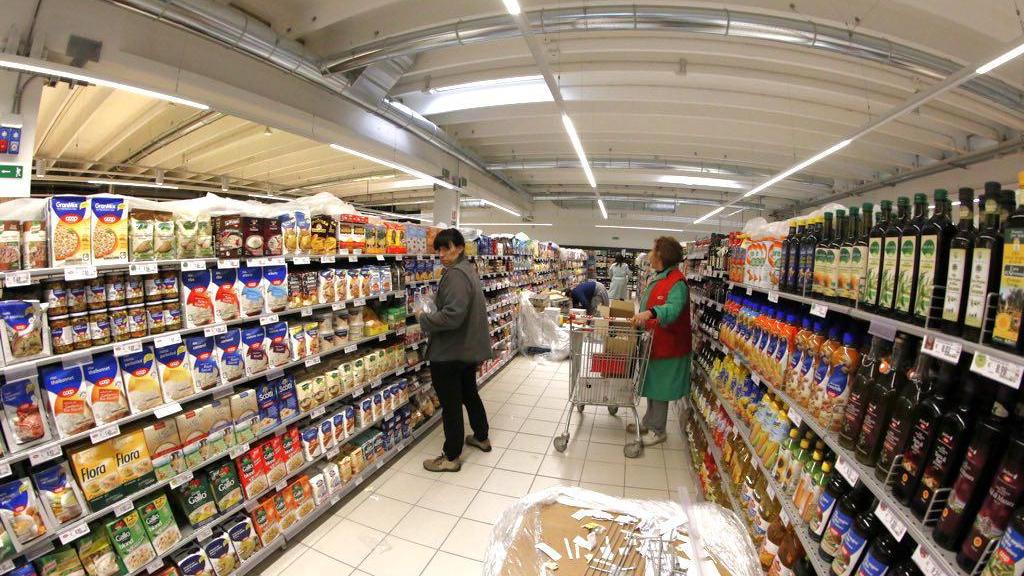 Gli interni del nuovo punto Coop (Marzi/Pentafoto)