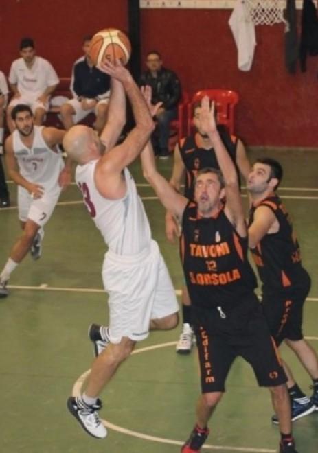 Un attacco dell’Esperia nel match contro il Tavoni Sassari