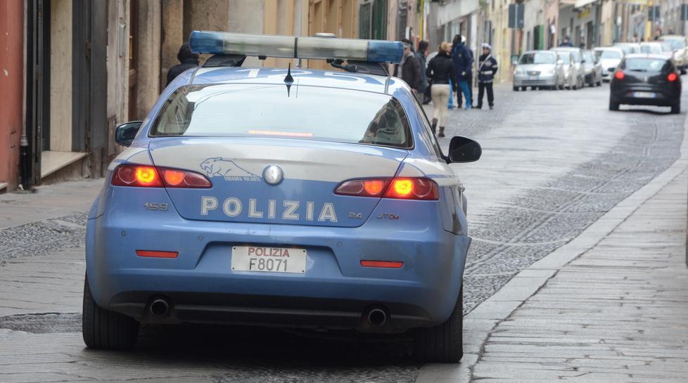 Sassari, sorpresa a rubare picchia la commessa e poi viene arrestata 