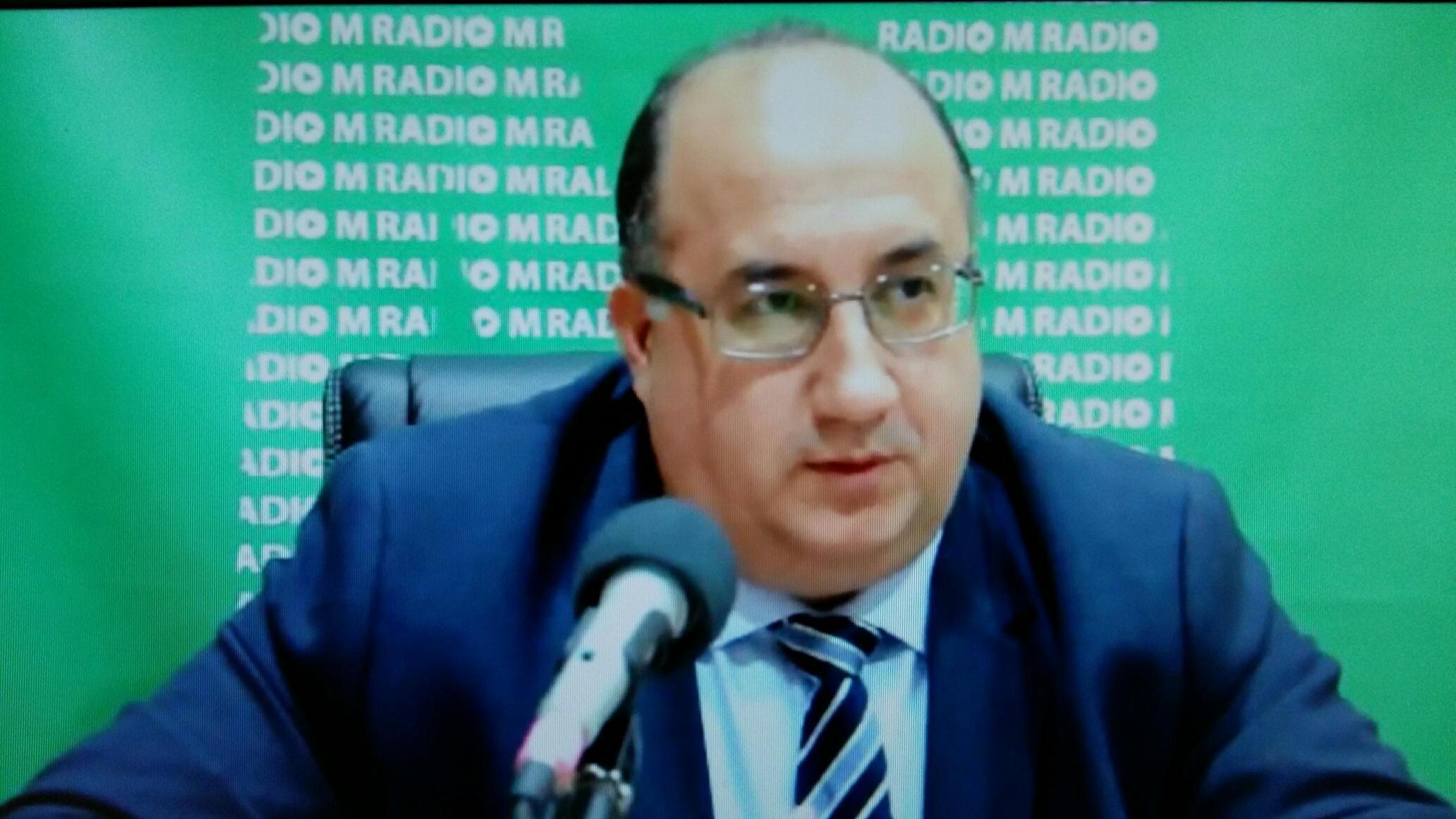 Farid Bourenani, consigliere di Rebrab, durante l’intervista (foto dal sito di Radio M)