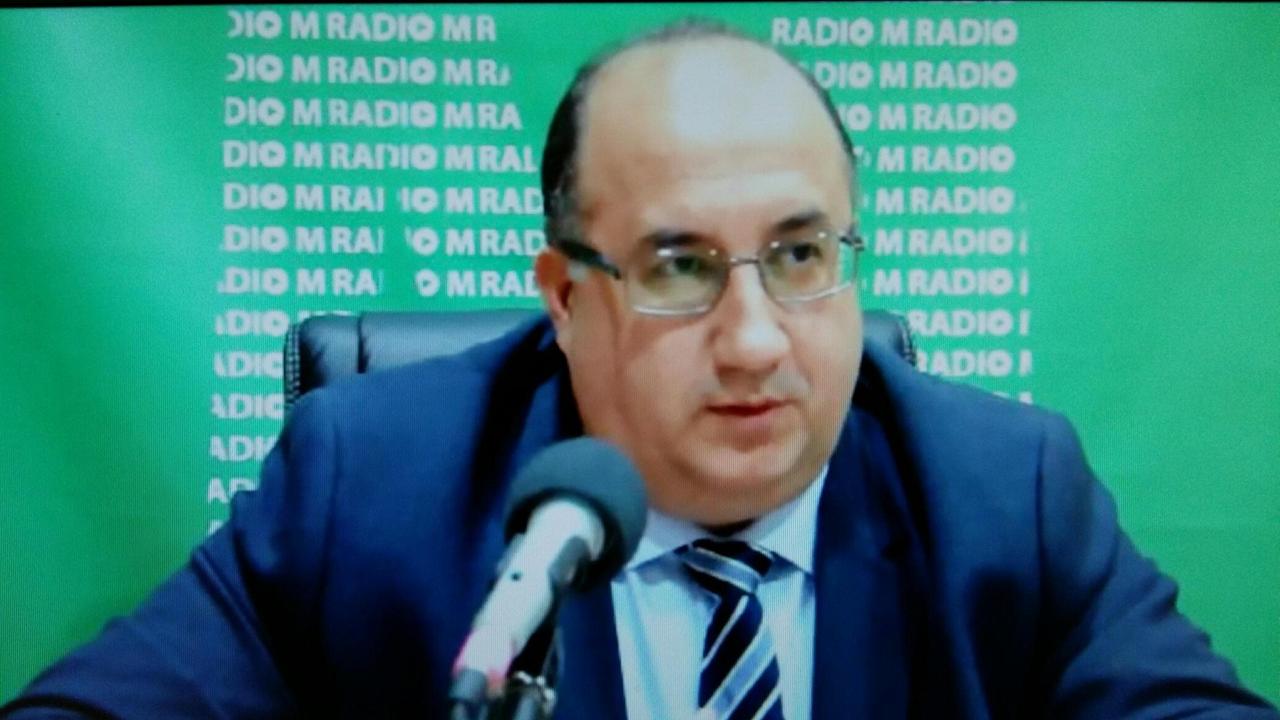 Farid Bourenani, consigliere di Rebrab, durante l’intervista (foto dal sito di Radio M)