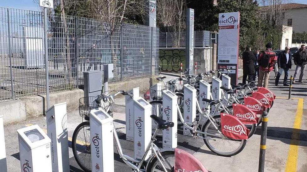 Arriva anche Ciclopi una postazione con sedici biciclette