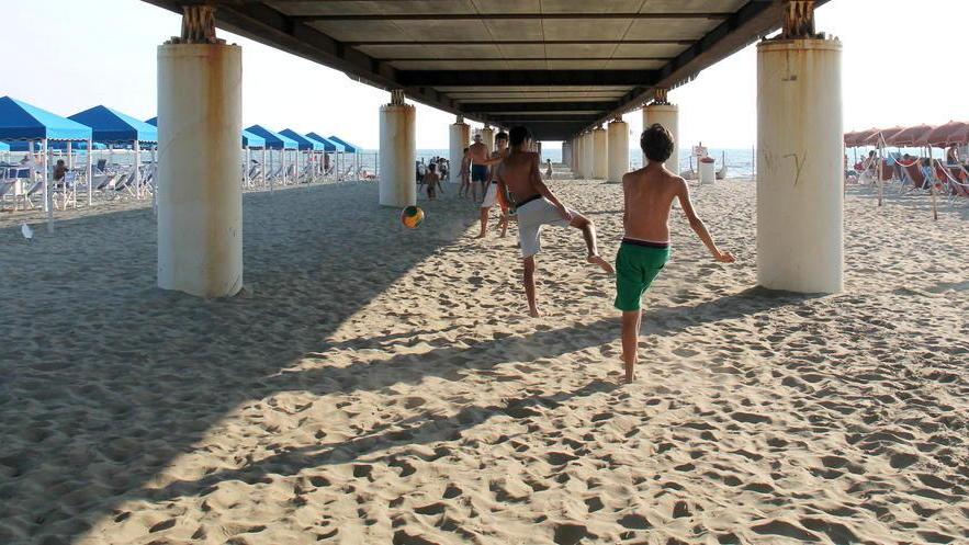 Spiaggia libera attrezzata al pontile