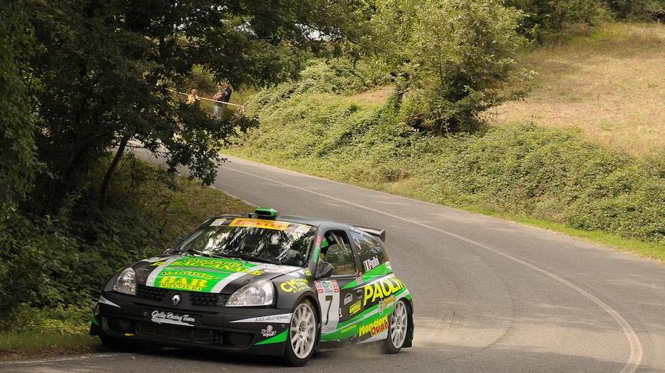 Motori rombanti e curve mozzafiato al rally delle Colline