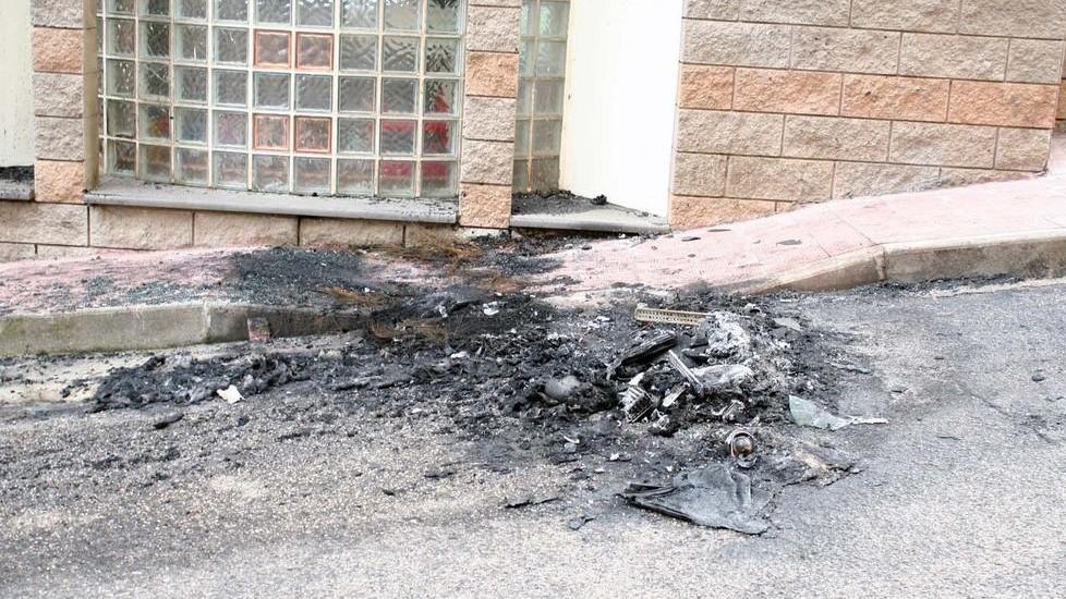 Auto a fuoco per un cortocircuito