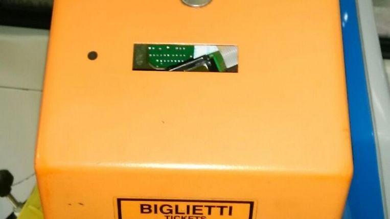 Viaggio sui bus Atp tra spie luminose e macchinette rotte