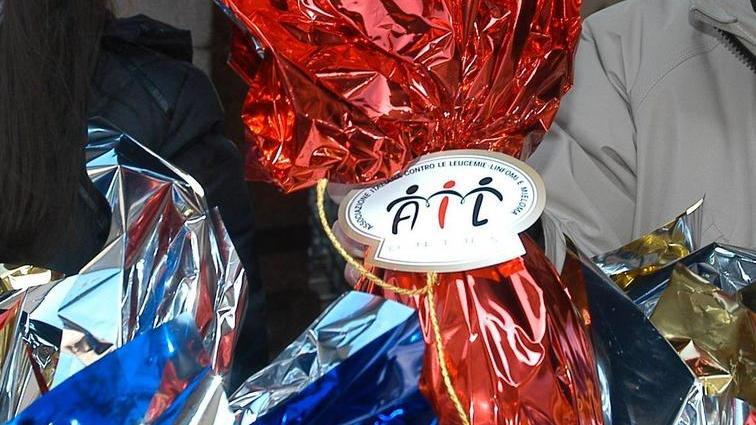 Uova, fiori, angeli e cioccolata per una Pasqua di solidarietà