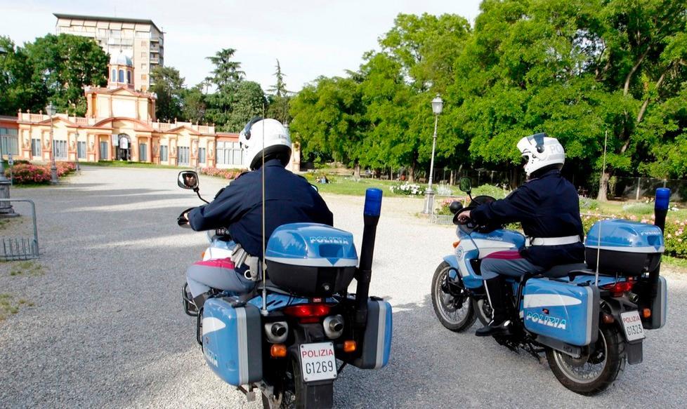 Compera “erba” con euro falsi: blitz della polizia ai Giardini