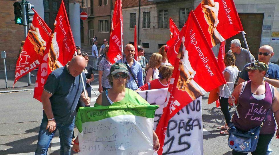 «Subito tutti i pagamenti, altrimenti sciopero» 