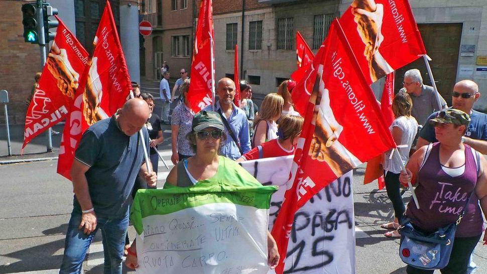 «Subito tutti i pagamenti, altrimenti sciopero»