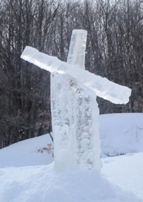 Sculture in ghiaccio degli “artisti” di Mangia Trekking
