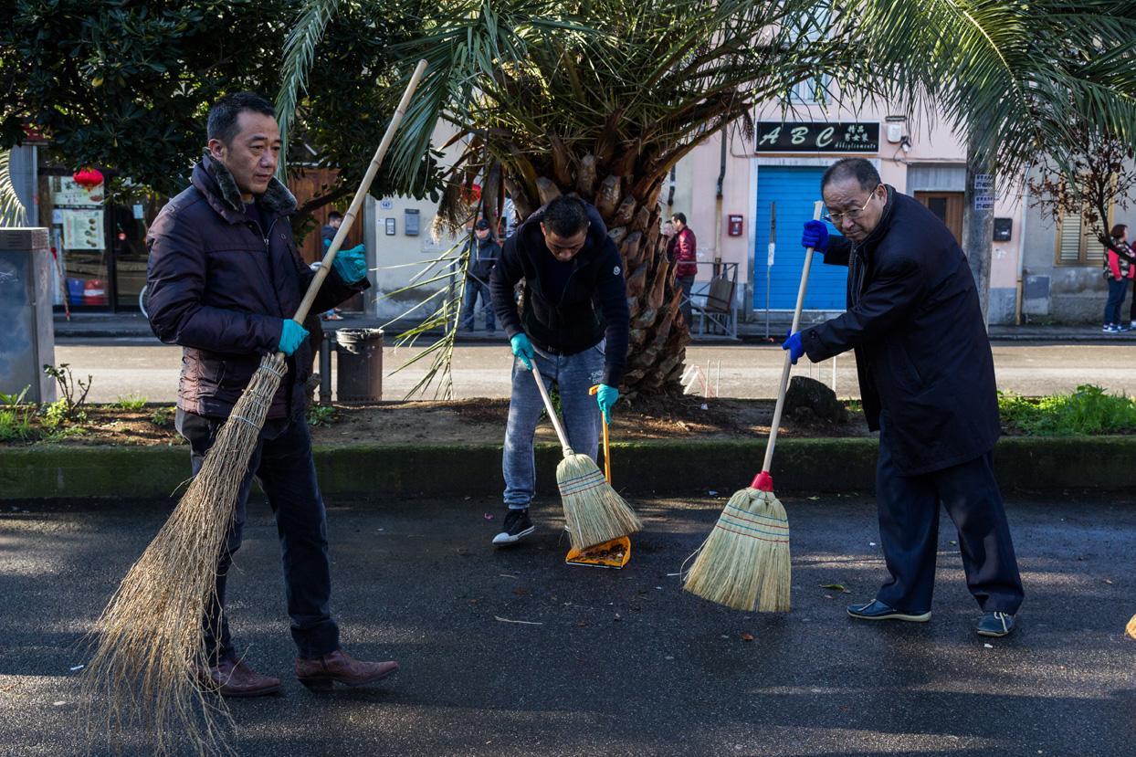 Arrivano le "scope scacciaguai" in Chinatown