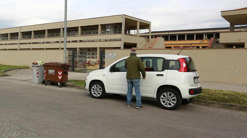 Razzie e prostitute avanza inesorabile il degrado ai cimiteri