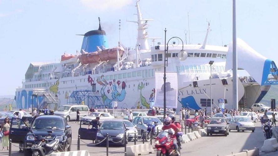 Sì dei sindaci, la “tassa” sale a 3,50 euro