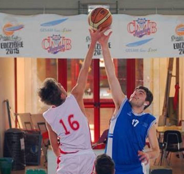 Raffaelli fa 17 e sotto le mura festeggia la squadra di Monetti