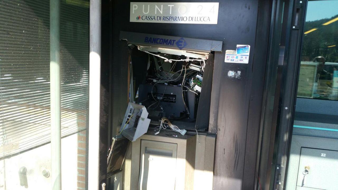 bancomat fatto esplodere a monsagrati