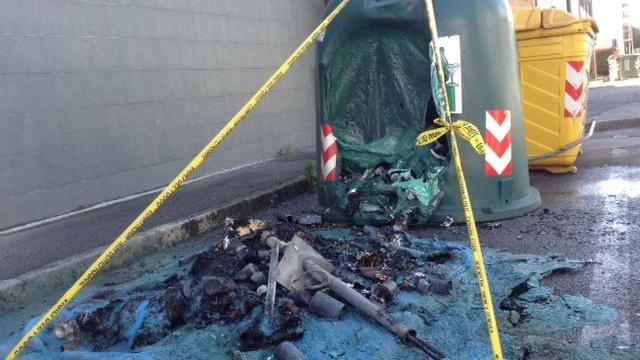 La campana bruciata in via Boni (foto Batavia)