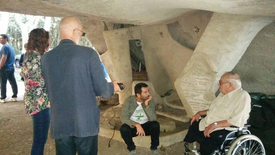 Rino Biancani, che ha partecipato alla realizzazione di Casa Saldarini nel 1962, qui con Marco Del Francia