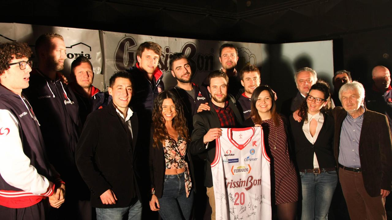 Oltre 500 tifosi hanno accolto la Grissin Bon a Santa Vittoria