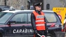 Ubriaco, senza patente, guida un motorino con targa falsa