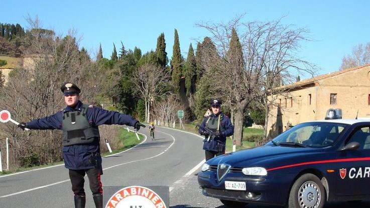 Rapina il supermercato con un coltello da cucina