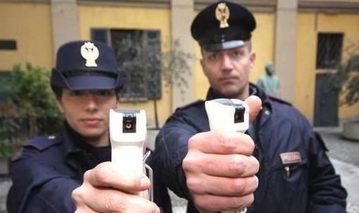 Poliziotti “armati” di spray al peperoncino