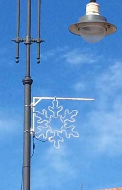 Il Comune toglie la luminaria di Natale 