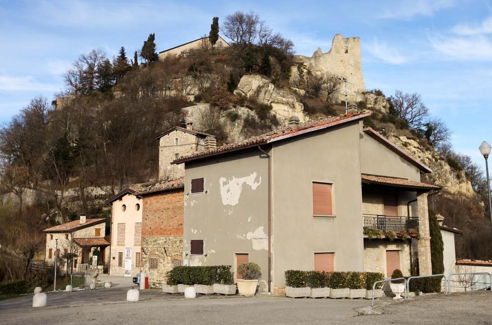 «Entro l’anno le fognature nel borgo sotto il castello» 