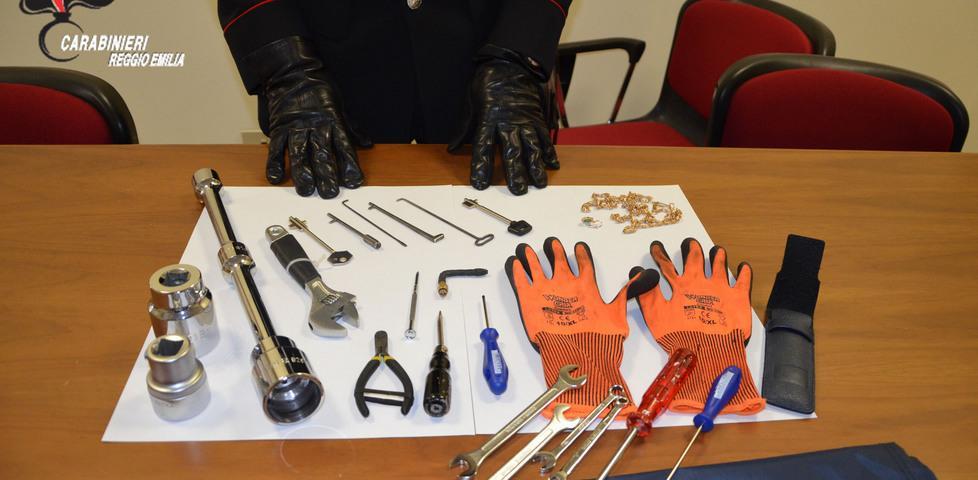 In auto con il kit da scasso arrestato un 22enne 