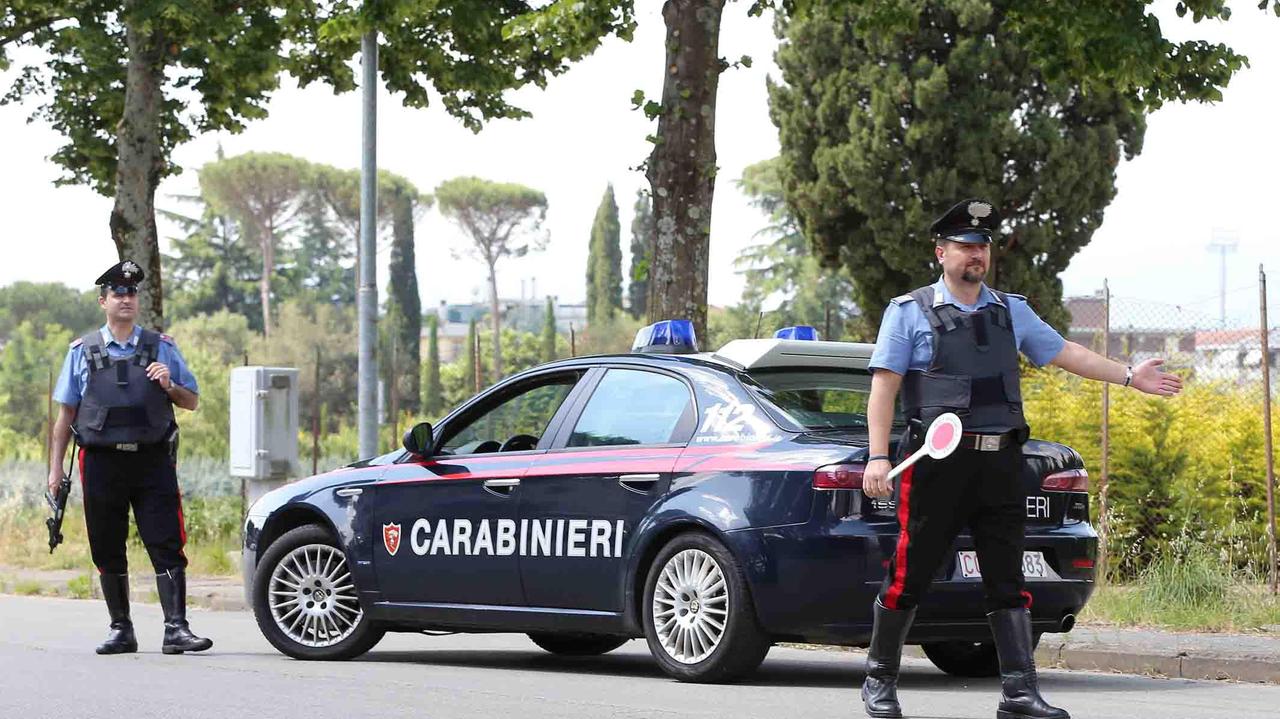 Un posto di blocco dei carabinieri (foto di repertorio)