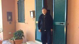 Don Cavallo davanti alla sua casa (foto Gio' Di Stefano)
