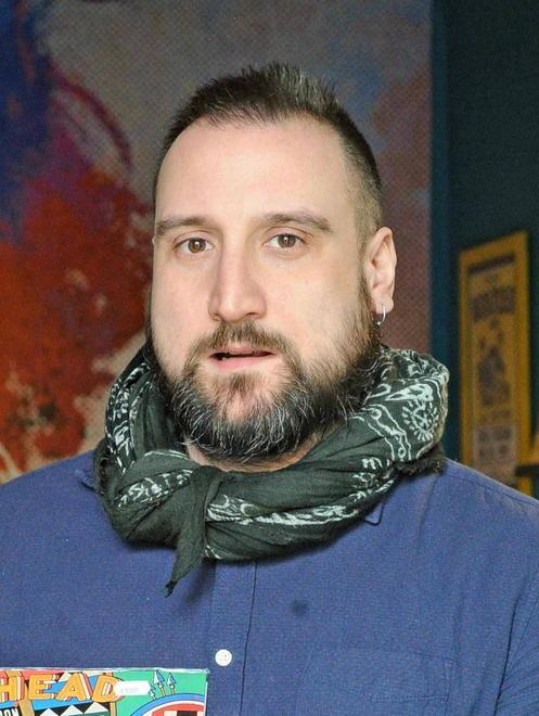 La “buca della musica” dove Matteo propone dischi rari di vinile 