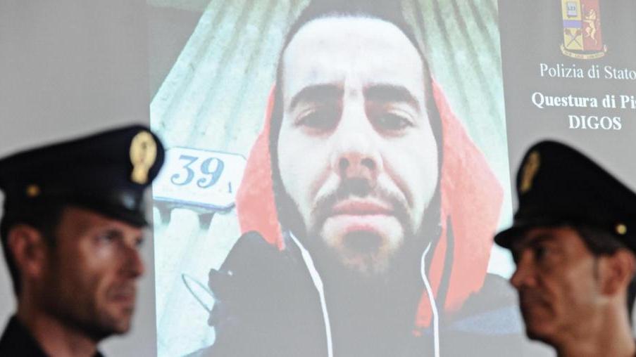 Trovato un messaggio: “Forza Isis”