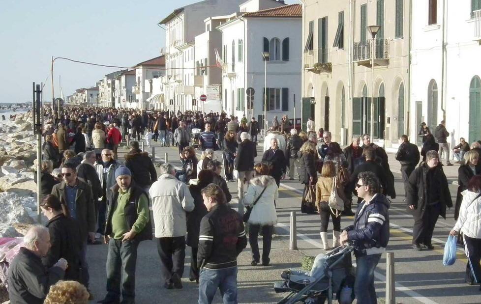 Musica e giochi sul lungomare 
