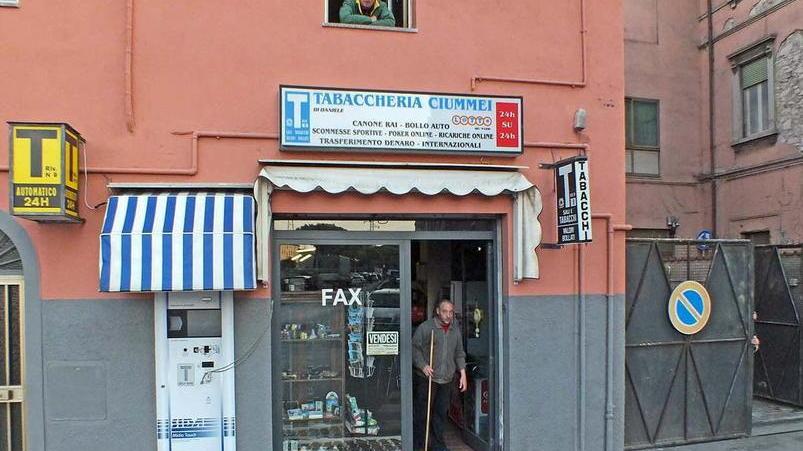 Fuori di casa per un tubo che nessuno ripara