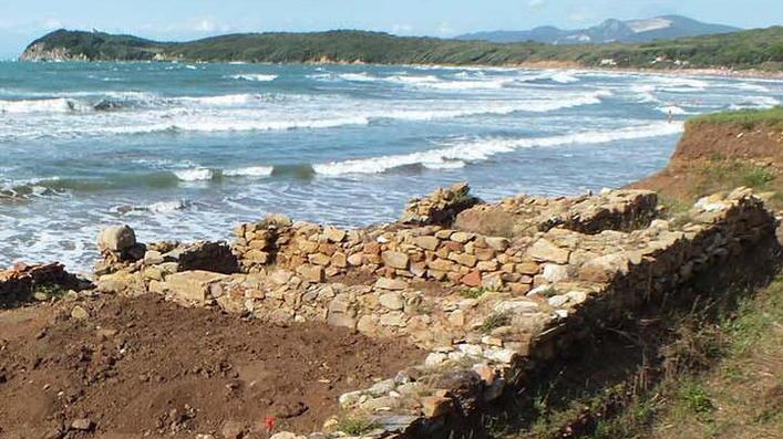 «Stop agli scavi archeologici sulla spiaggia di Baratti»