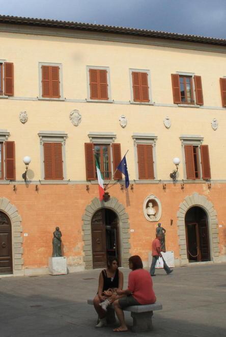 I dipendenti comunali incrociano le braccia il 7 aprile 