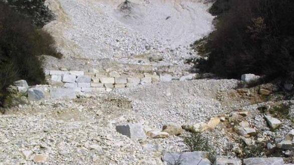 «Il Comune è sottomesso ai signori del marmo»