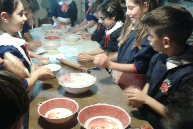 Seneghe, nonne a scuola per fare il pane