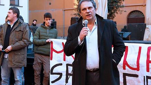 Comune riammette Forza Nuova