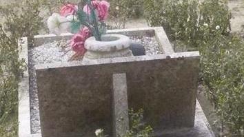 Cittadini infuriati per lo stato di incuria del cimitero