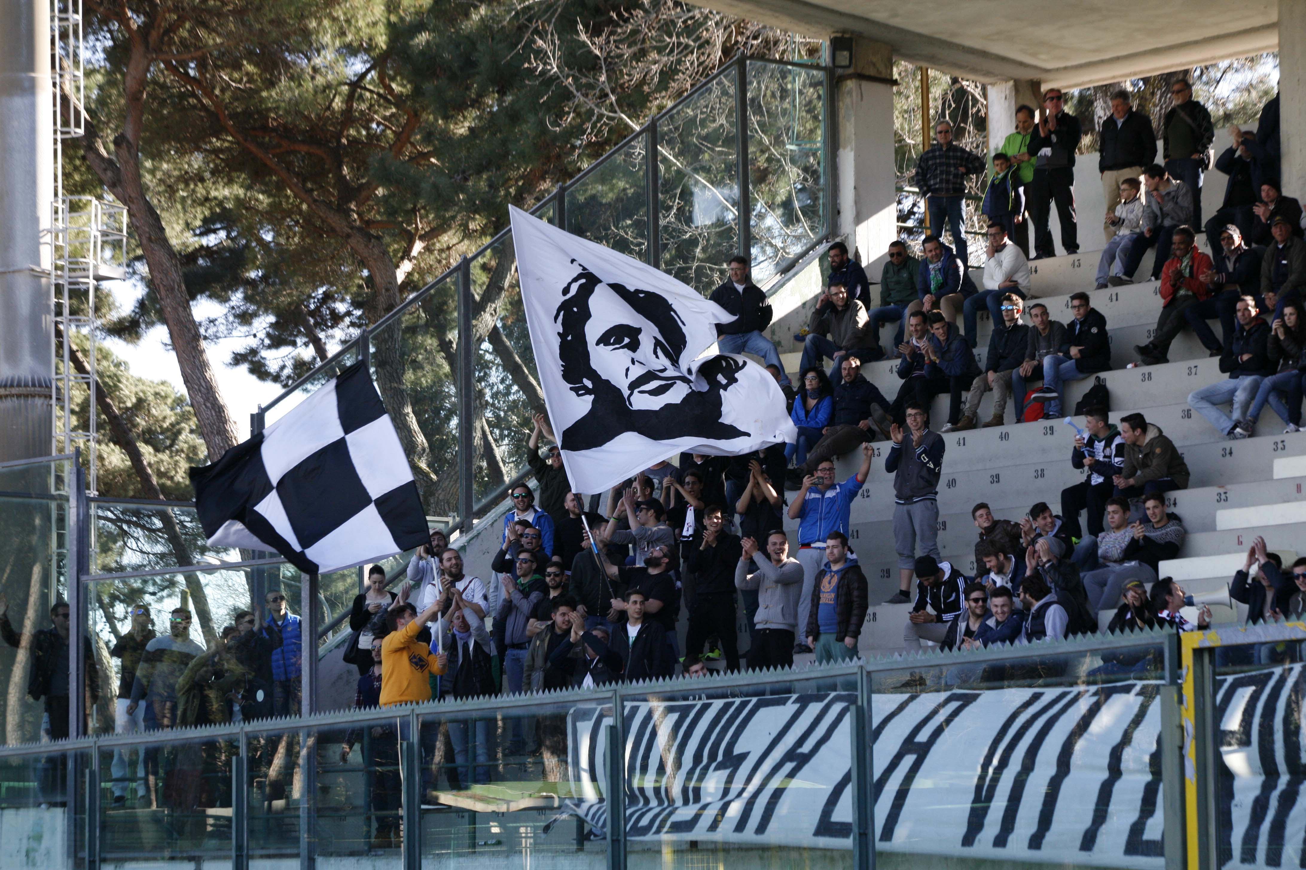 La tifoseria del Viareggio Calcio