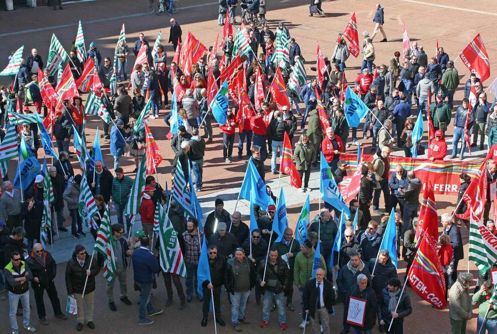 Versalis, a Ferrara sotto tiro finisce il governo
