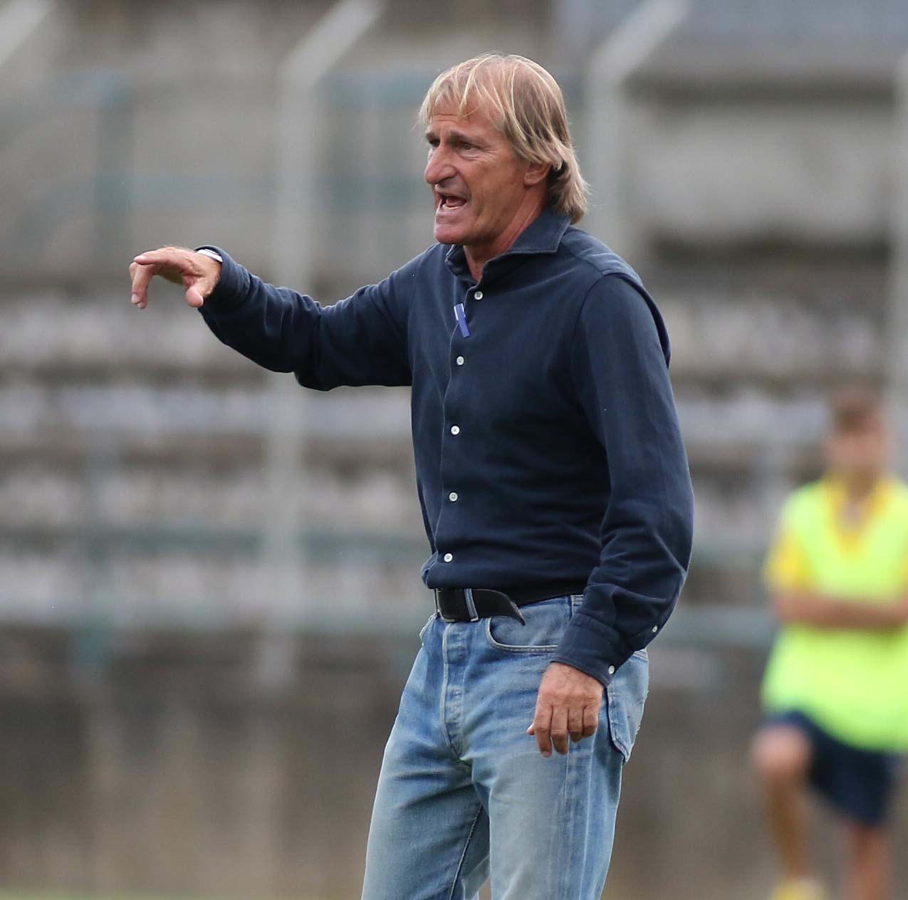 Mister Gian Marco Remondina, allenatore della Carrarese