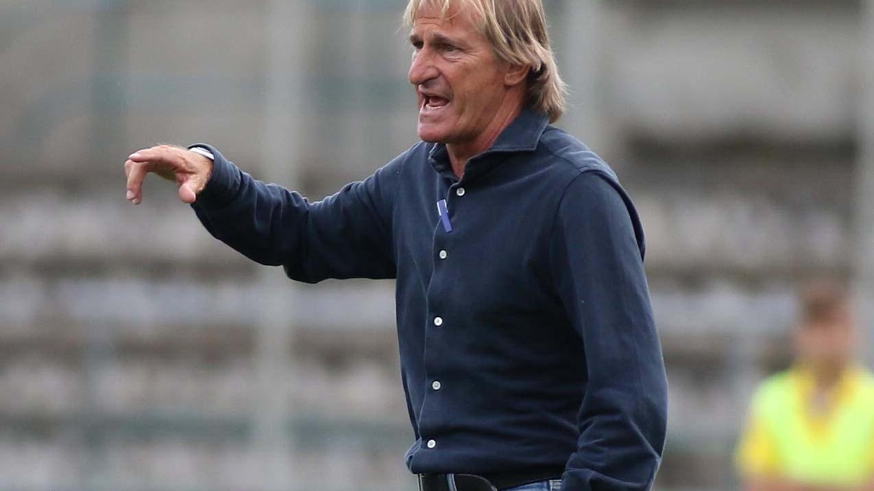 Mister Gian Marco Remondina, allenatore della Carrarese