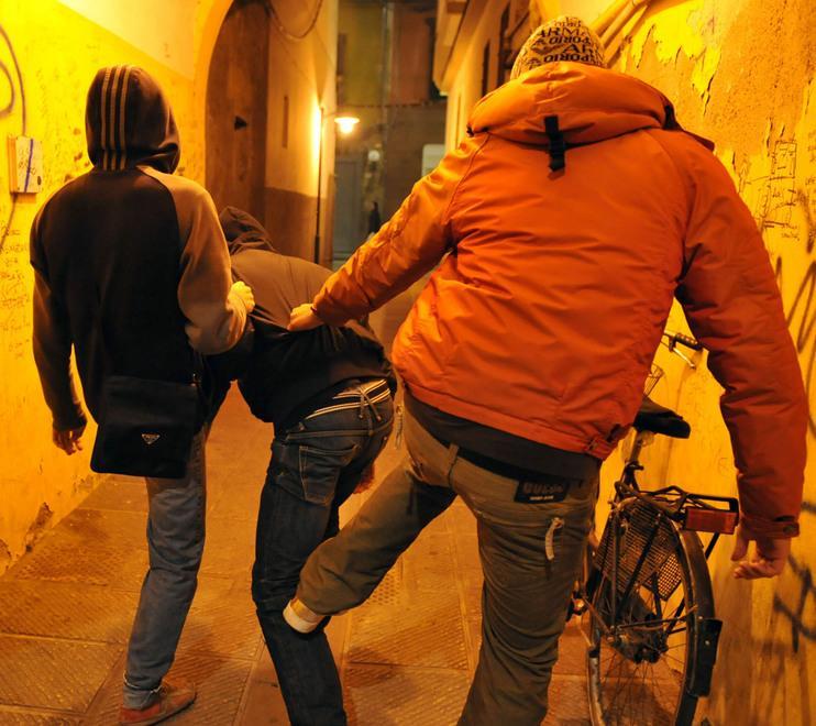 Ragazzino vittima dei bulli, i genitori chiedono aiuto al parroco 